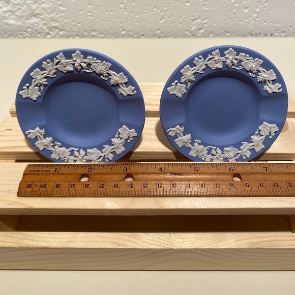 Wedgwood Blue Jasperware Pair of Small Plates with White Motif - Picture 4 of 5